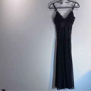 LISA’S FOLLY LUXE Sz S Elegant Black Lace Nightgown Built In Bra Adjustabletable